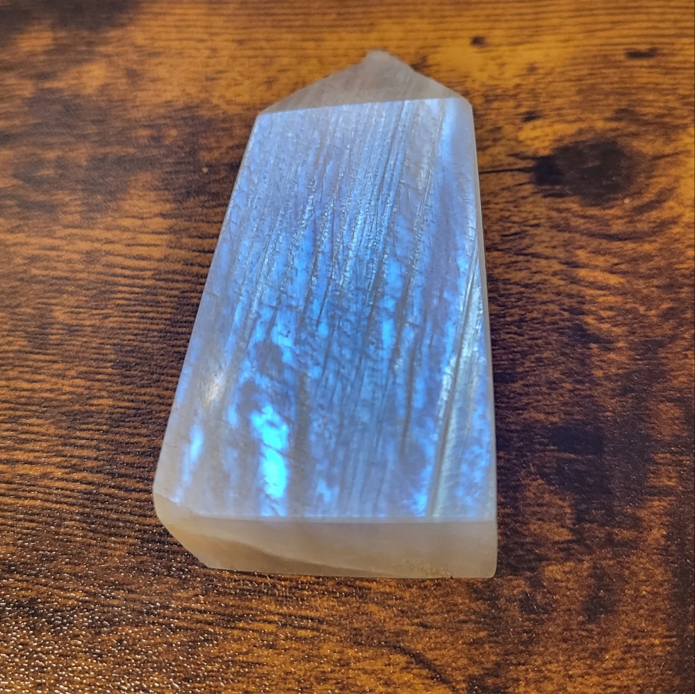 BLUE FLASH / GOLD SPARKLE MOONSTONE TOWER